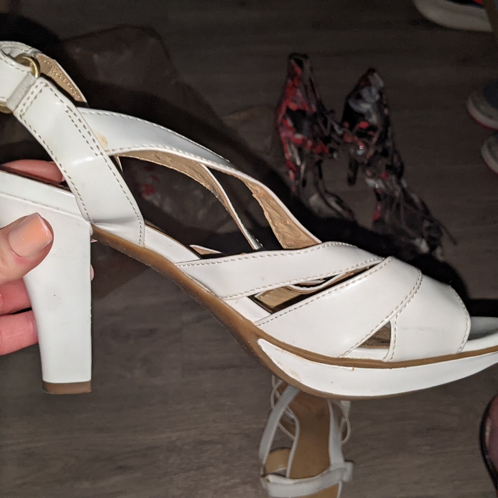 White Heels with Chunky Heel and Strappy Design